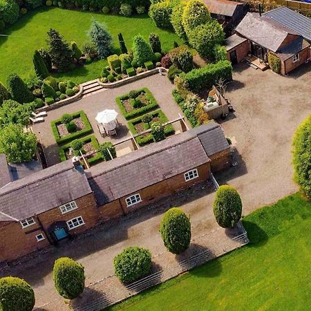 Luxury Barn With Hot Tub, Spa Treatments, Private Dining Little Budworth المظهر الخارجي الصورة