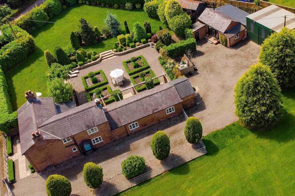 Luxury Barn With Hot Tub, Spa Treatments, Private Dining Little Budworth المظهر الخارجي الصورة