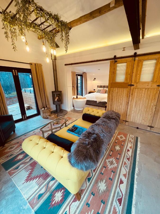 Luxury Barn With Hot Tub, Spa Treatments, Private Dining Little Budworth المظهر الخارجي الصورة