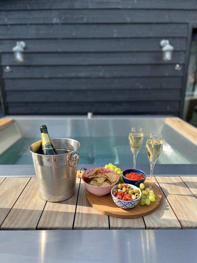 Luxury Barn With Hot Tub, Spa Treatments, Private Dining Little Budworth المظهر الخارجي الصورة