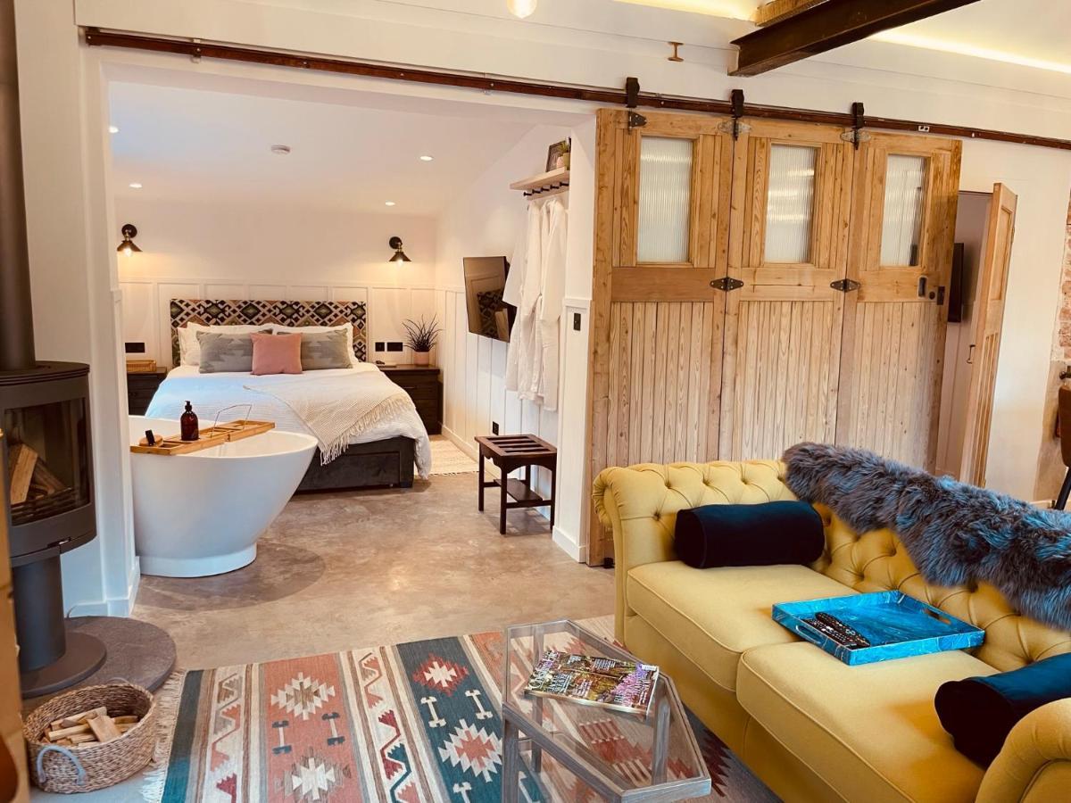 Luxury Barn With Hot Tub, Spa Treatments, Private Dining Little Budworth المظهر الخارجي الصورة