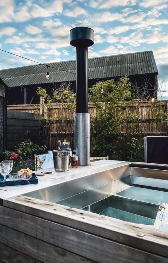 Luxury Barn With Hot Tub, Spa Treatments, Private Dining Little Budworth المظهر الخارجي الصورة