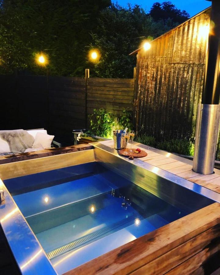 Luxury Barn With Hot Tub, Spa Treatments, Private Dining Little Budworth المظهر الخارجي الصورة